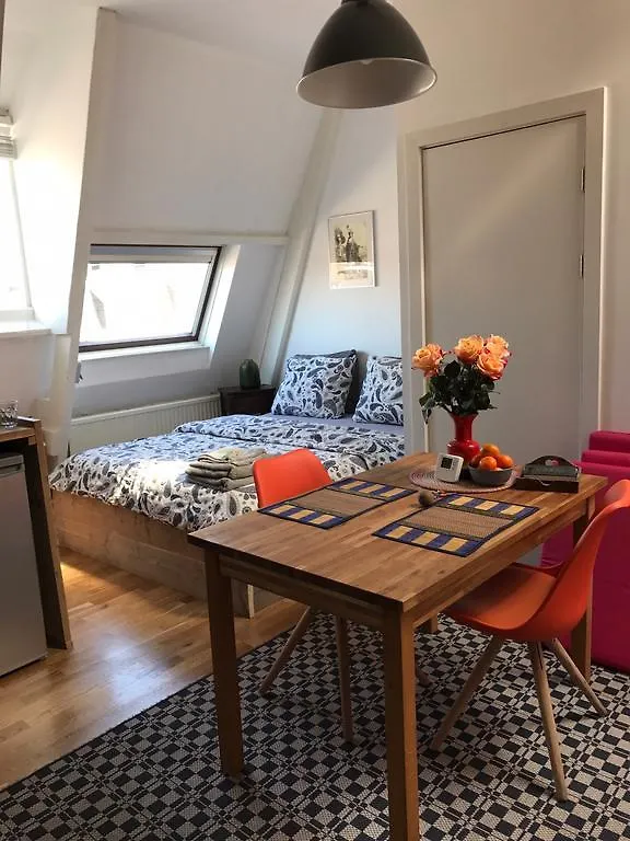 B&B Lola Amsterdam Bed & Breakfast
